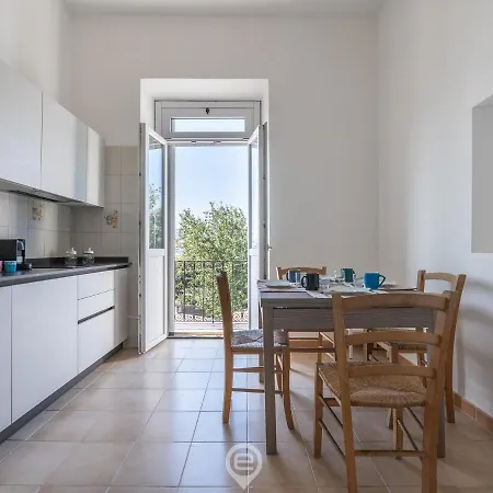 Port View Apartment *