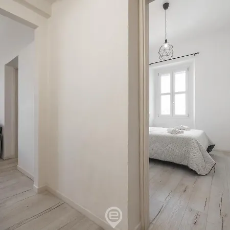 Estay - Port View *